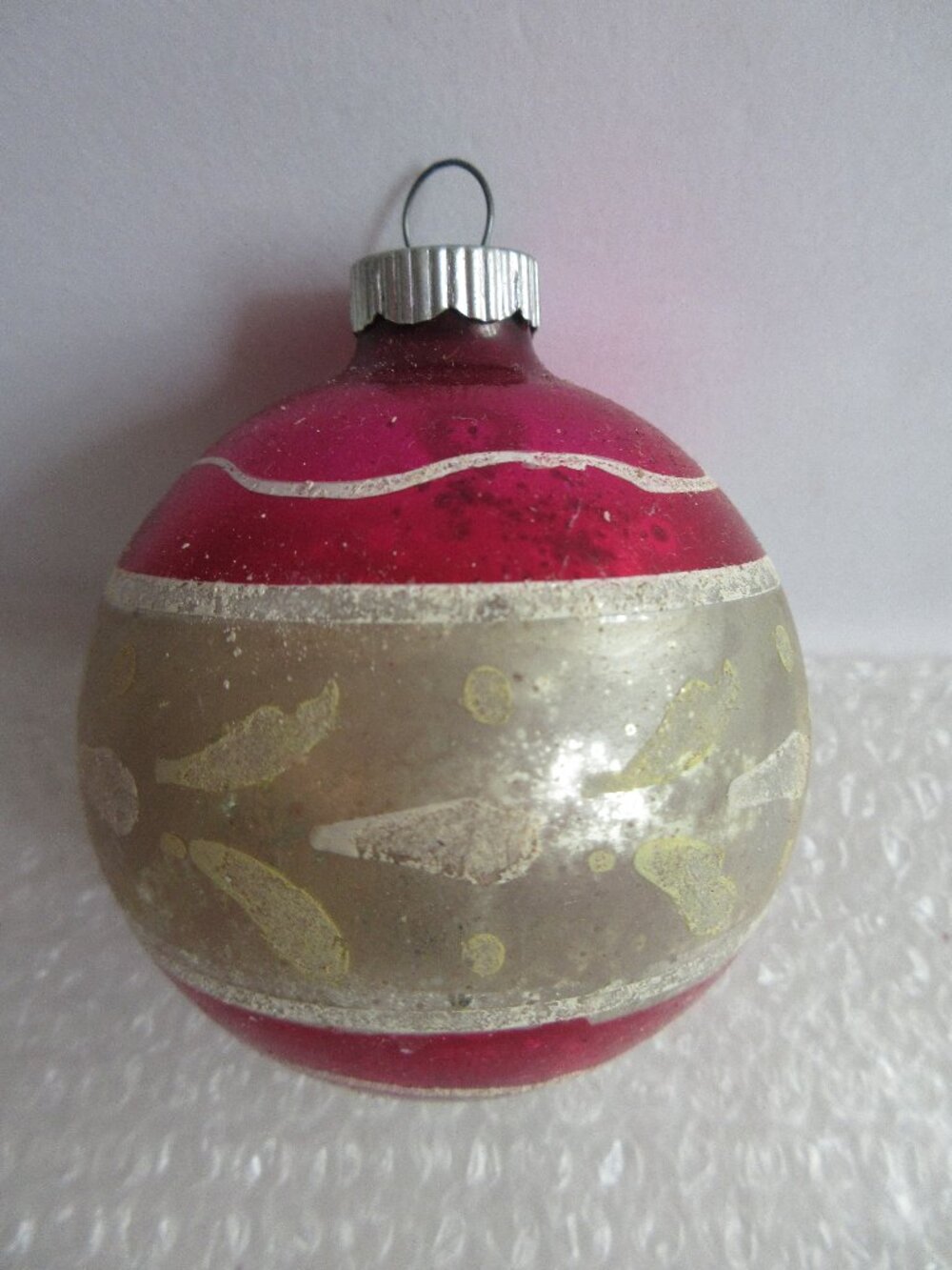 Shiny Brite Stripe and Stencil Pink Silver Ornament 10 Ct Cent Cap Vintage 2.5"